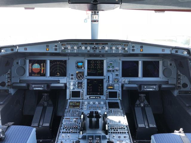 A330-cockpit.jpg
